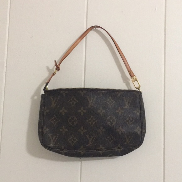 Louis Vuitton Handbags - Beautiful Louis Vuitton Monogram A Pochette